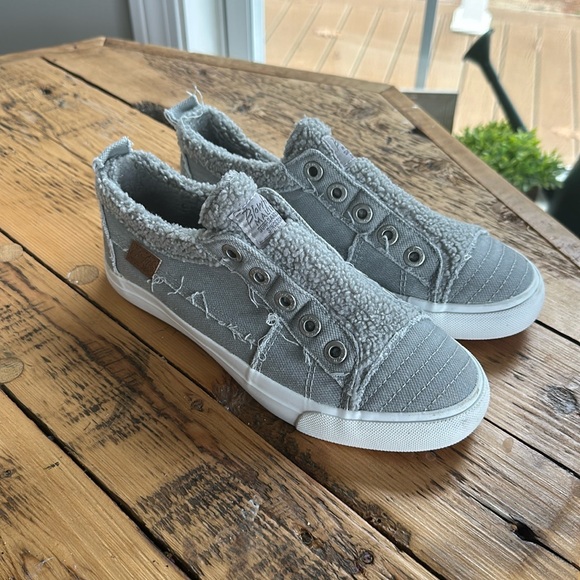 NWOT Blowfish sneakers size Y5/ W7 - Picture 1 of 5